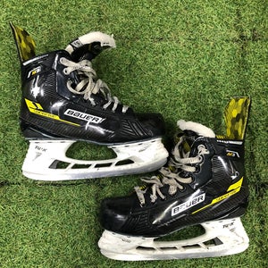 Intermediate Bauer Supreme M3 Hockey Skates Regular Width Size 5.5 (Used)