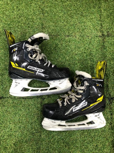 Intermediate Bauer Supreme M3 Hockey Skates Regular Width Size 5.5 (Used)