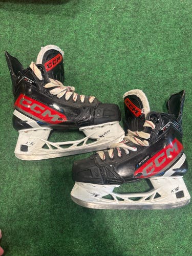 Intermediate CCM JetSpeed FT670 Hockey Skates (Wide) Size 5 (Used)