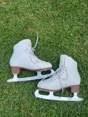 White Jackson Ultima Figure Skates Adult 6.5 (Used)