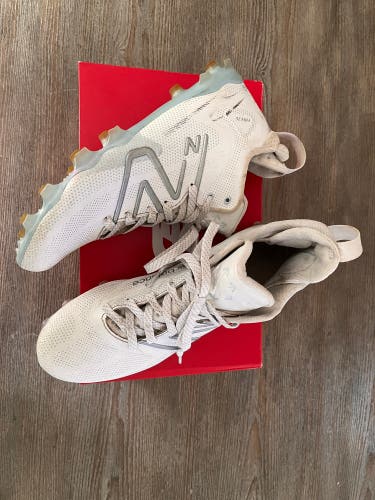 White Unisex Size M 9.0 (W 10.0)- New Balance Freeze High Top Molded Cleats (Used)