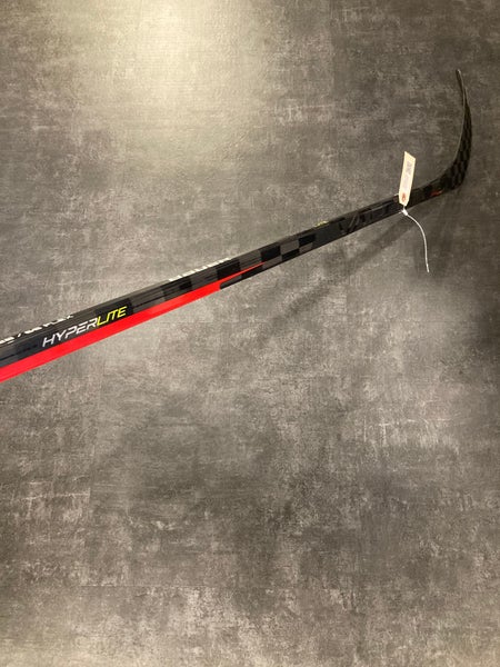 Intermediate Bauer Vapor Hyperlite Hockey Stick Right Handed P28 (Used)