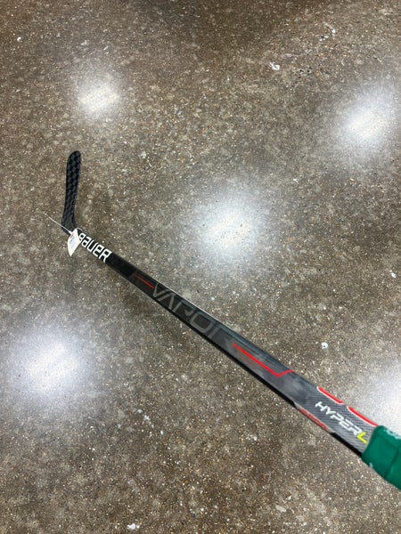 Youth Bauer Vapor Hyperlite Hockey Stick Left Hand P92 (Used)