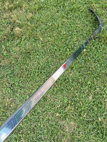 Intermediate CCM JetSpeed FT8 Pro Hockey Stick Right Handed P28 (Used)