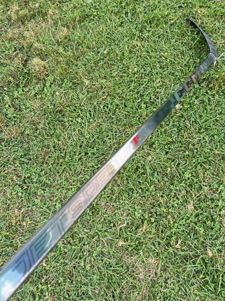 Intermediate CCM JetSpeed FT8 Pro Hockey Stick Right Handed P28 (Used)