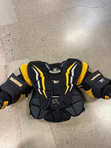 Intermediate Medium Vaughn Velocity V7 XF Int Goalie Chest Protector (Used)