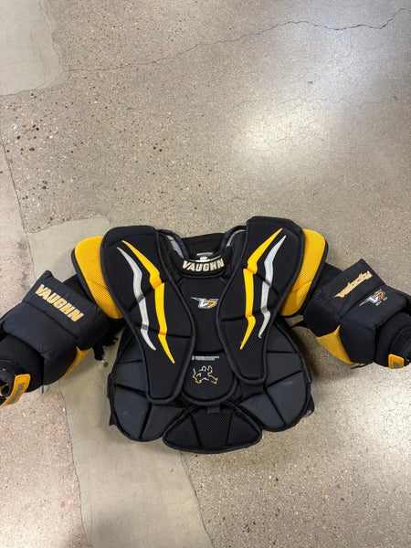 Intermediate Medium Vaughn Velocity V7 XF Int Goalie Chest Protector (Used)