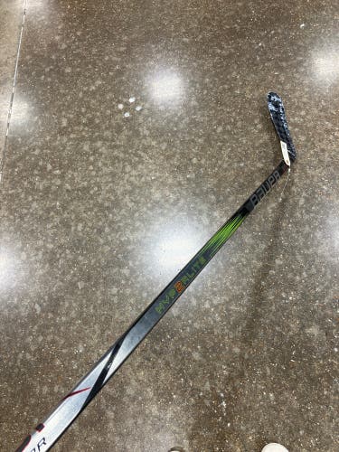 Senior Bauer Vapor Hyperlite 2 Hockey Stick Left Hand P92 (Used)
