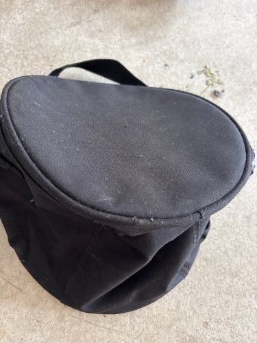 CCM Puck Bag 10”