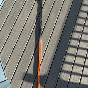 Senior Bauer Vapor Hyperlite 2 Right Handed Hockey Stick P28M Pro Stock (Used)