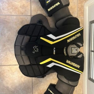 Large Vaughn Ventus SLR2 Goalie Chest Protector (Used)