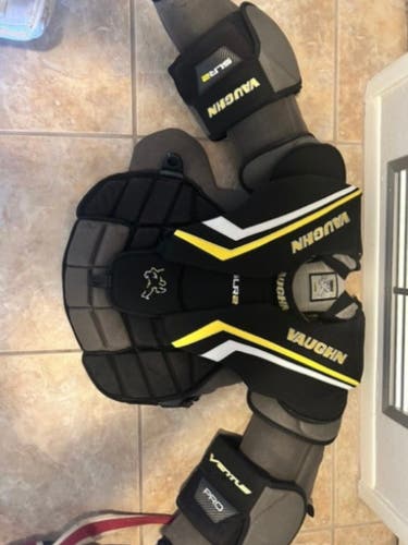 Large Vaughn Ventus SLR2 Goalie Chest Protector (Used)