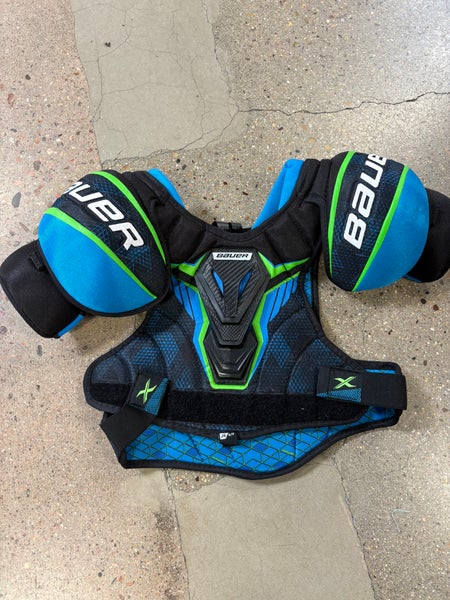 Small Junior Bauer X Shoulder Pads (Used)