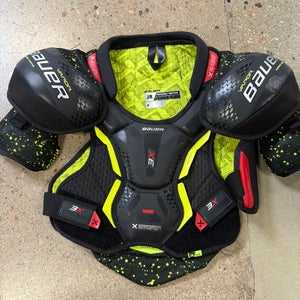 Medium Junior Bauer Vapor 3X Shoulder Pads (Used)