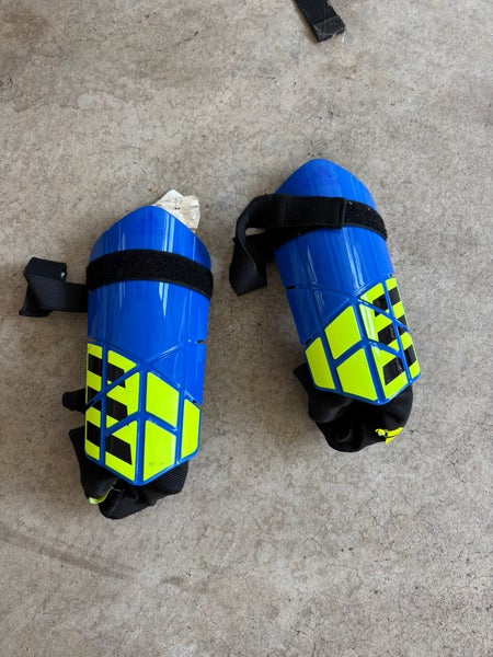 Unisex Small Adidas Shin Guards (Used)