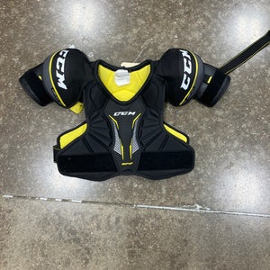 Small Senior CCM Tacks 9040 Shoulder Pads (Used)