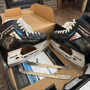 True Catalyst 5X4 Hockey Skates Regular Width 7.5 (Used)