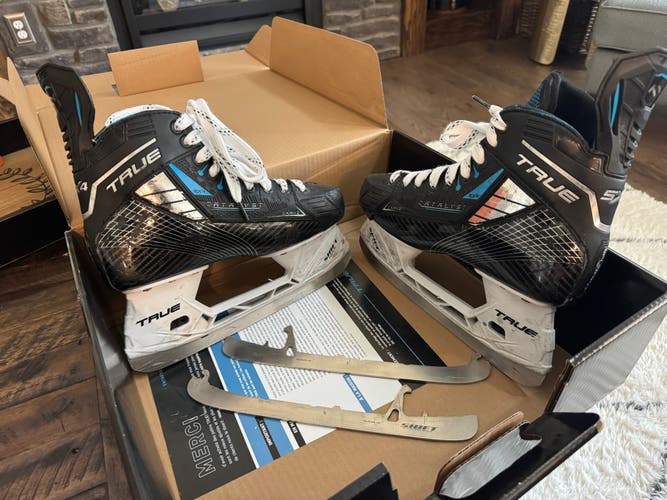 True Catalyst 5X4 Hockey Skates Regular Width 7.5 (Used)