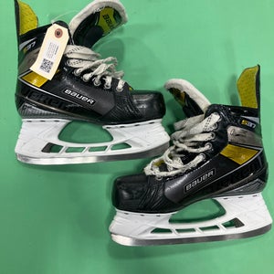 Intermediate Bauer Supreme S37 Hockey Skates Extra Wide Width Size 5.5 (Used)