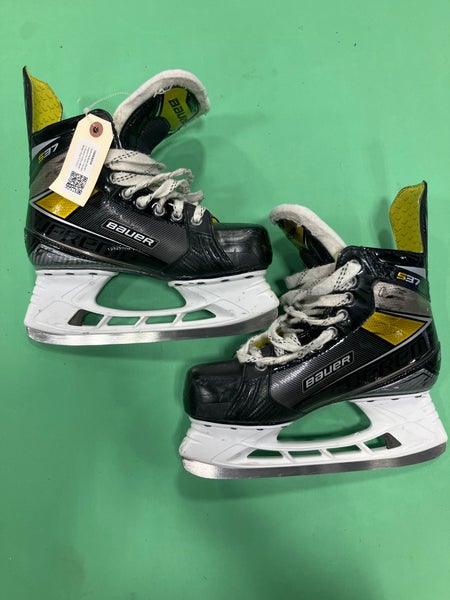 Intermediate Bauer Supreme S37 Hockey Skates Extra Wide Width Size 5.5 (Used)