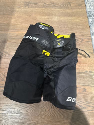 Men's Junior Large Bauer Mach Hockey Pants (Used)
