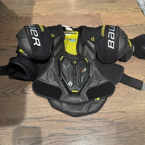 Men's Large Intermediate Bauer Supreme Mach Shoulder Pads (Used)