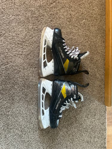 2020 Bauer Supreme 3S Pro Hockey Skates Regular Width 8.5 (Used)