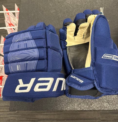 Bauer Pro Series Hockey Gloves 14" - Vancouver Canucks - Ethan Bear (New)