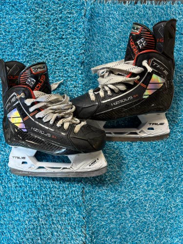 Intermediate True HZRDUS 9X Hockey Skates Regular Width Size 4.5 (Used)