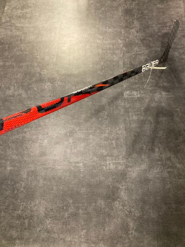 Intermediate Bauer Vapor FlyLite Hockey Stick Left Hand P92 (Used)