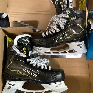 2024 Bauer Supreme M30 Hockey Skates Extra Wide Width 6.5 (Used)