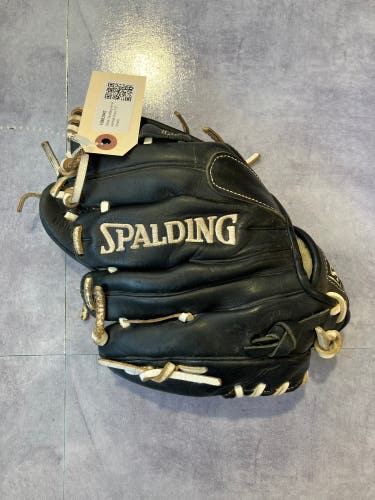 Black Spalding RH Baseball Glove 9.5" (Used)