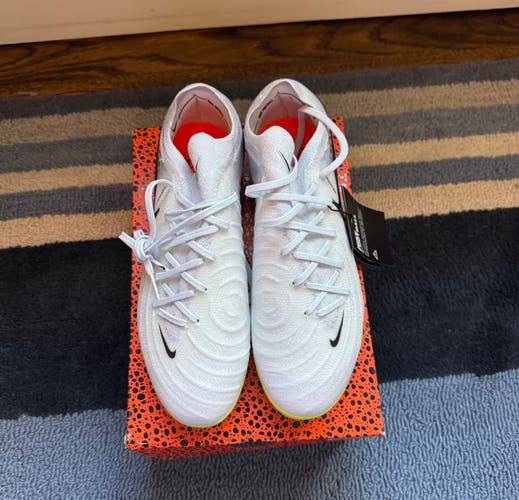 Men's Size M 8.0 (W 9.0) Nike Phantom GX Cleats (New)