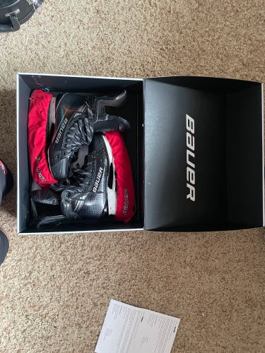 Custom Bauer Vapor Hyperlite 2 Hockey Skates 6 3/4 (Used) one skate