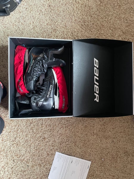 Custom Bauer Vapor Hyperlite 2 Hockey Skates 6 3/4 (Used) one skate