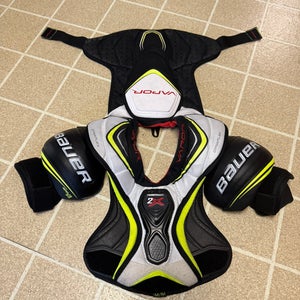 Medium Junior Bauer Vapor 2X Shoulder Pads (Used)