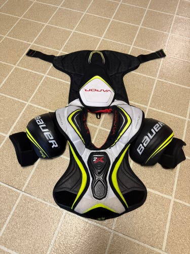 Medium Junior Bauer Vapor 2X Shoulder Pads (Used)