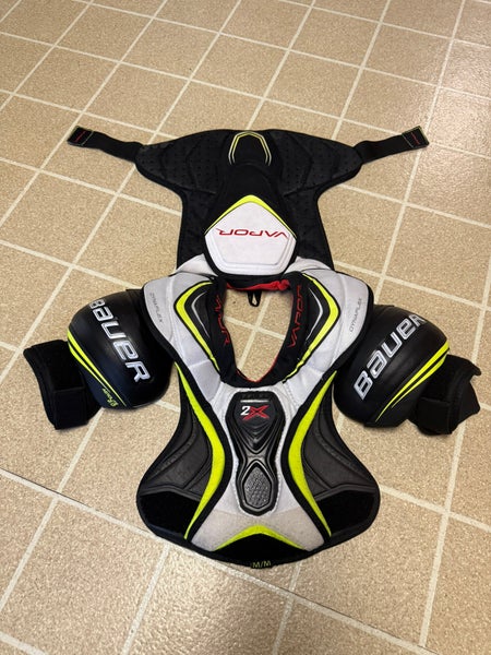 Medium Junior Bauer Vapor 2X Shoulder Pads (Used)