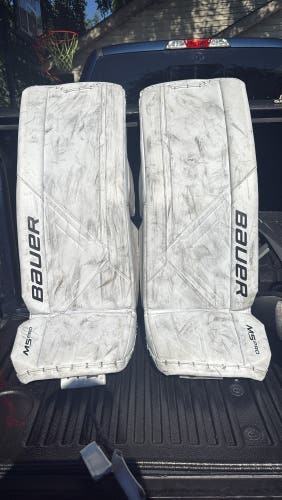 Intermediate Small 2023 Bauer Supreme M5 Goalie Leg Pads (Used)