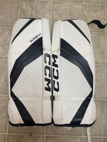 26" CCM YTFLEX 3 Goalie Leg Pads (Used)