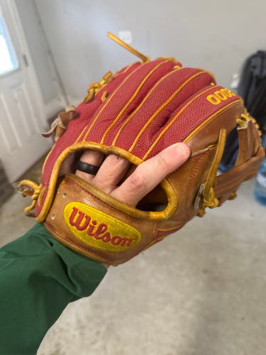 2022 Wilson A200 RH Infield Baseball Glove 11.75" (Used)