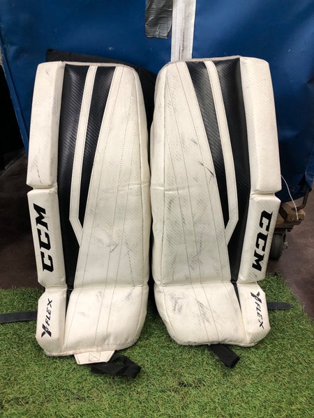 24" Youth CCM YFlex Goalie Leg Pads (Used)