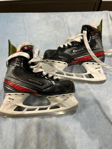 Junior Bauer Vapor X2.9 Hockey Skates Size 5.5 Fit 3 (Used)
