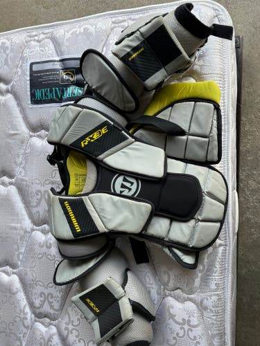 Large 2023 Warrior Ritual X3E Goalie Chest Protector (Used)