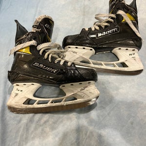 Intermediate Bauer Supreme 3S Pro Hockey Skates 6.5 Fit 2  (Used)
