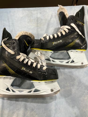 Senior CCM Tacks 3052 Hockey Skates Regular Width 6.5 (Used)