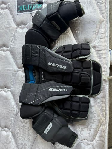 Small 2022 Bauer GSX Goalie Chest Protector (Used)