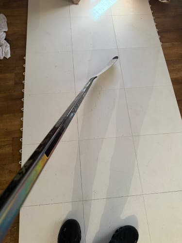 Junior True catalyst 9x3 Right Handed Hockey Stick (Used)