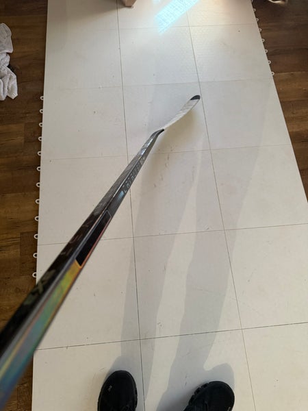 Junior True catalyst 9x3 Right Handed Hockey Stick (Used)