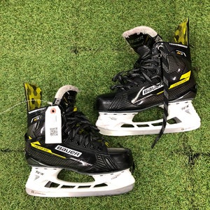 Intermediate Bauer Supreme M3 Hockey Skates Regular Width Size 5.5 (Used)